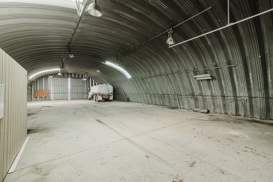 More Photos Of 75 Licht Pky, Spring Creek Industrial For Lease