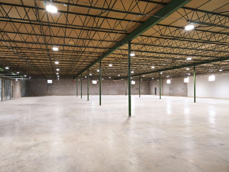 More Photos Of 845 Regal Row, Dallas Warehouse For Sale