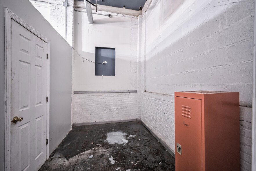 More Photos Of 161 Jamaica Ave, Brooklyn Storefront Retail Office For Lease