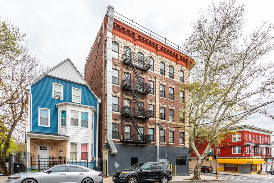 More Photos Of 41-43 Victoria Ave, Newark Apartments For Lease