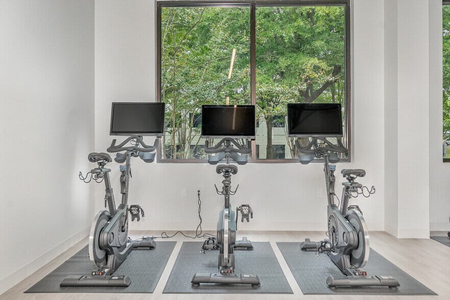 More Photos Of 8900 NorthPointe Executive Park Dr, Huntersville Unknown For Lease