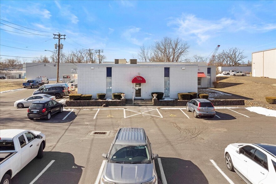 More Photos Of 118 Quinnipiac Ave, North Haven Warehouse For Lease