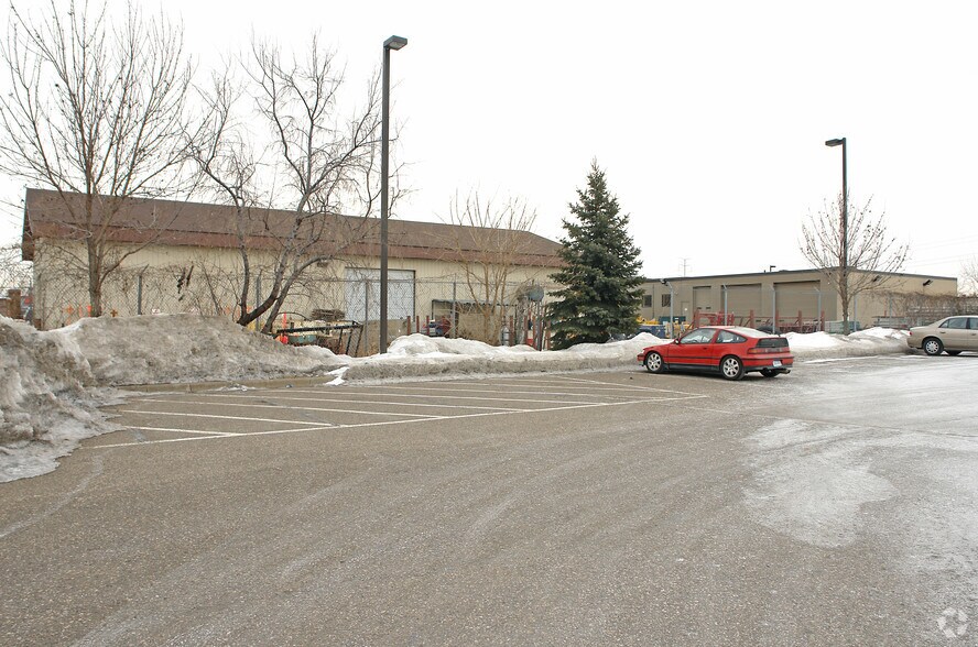 More Photos Of 2727 Fairview Ave, Roseville Light Manufacturing For Lease