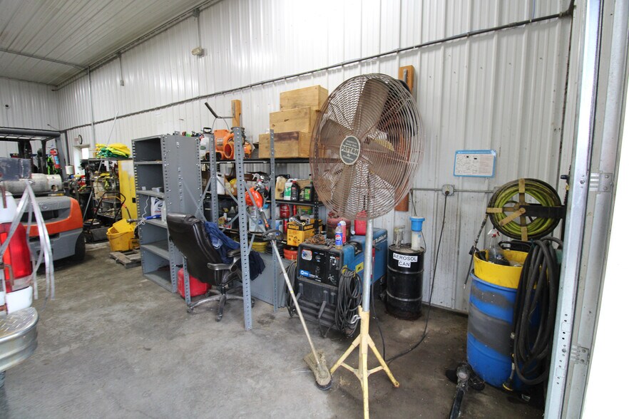 More Photos Of 5640 44th Ave S, Clinton Office For Sale