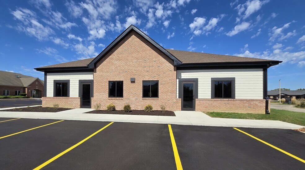 More Photos Of 804 Geneva Parkway, Lake Geneva Medical For Lease
