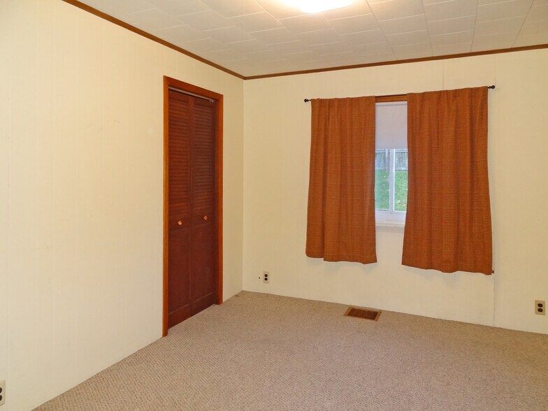 More Photos Of 93 Maple Ave, Morgantown Office For Sale