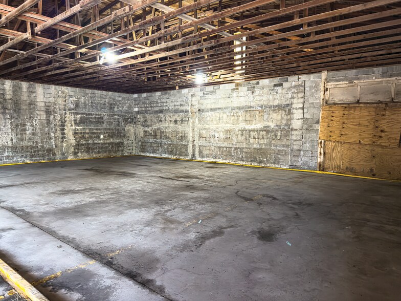 More Photos Of 3154 Depot st, Wawaka Office For Sale