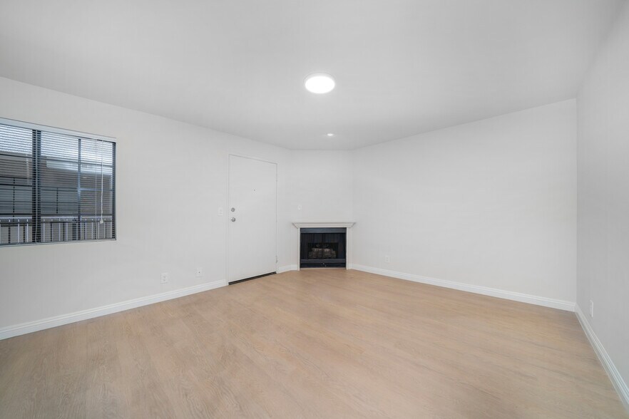 More Photos Of 4651 Cahuenga Blvd, North Hollywood Apartments For Sale