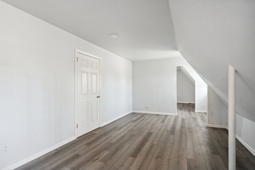 More Photos Of 253 Sea Cliff Ave, Sea Cliff Storefront Retail Residential For Sale