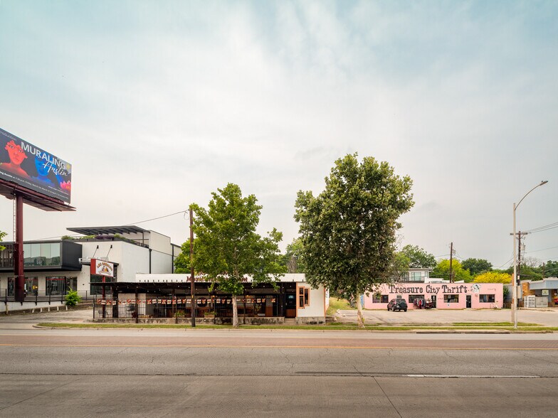 More Photos Of 2134 E 7th St, Austin Restaurant For Sale