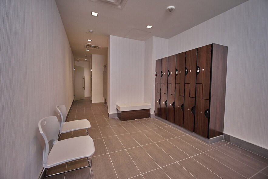 More Photos Of 104 Decker Ct, Irving Unknown For Lease