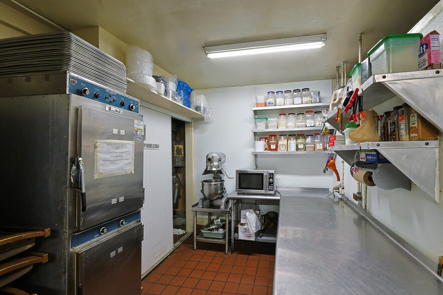 More Photos Of 4557 Sherman Oaks Ave, Sherman Oaks Restaurant For Lease