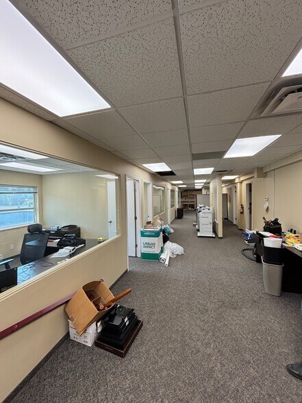 More Photos Of 4125 Mcconnell Dr, Burnaby Warehouse For Lease