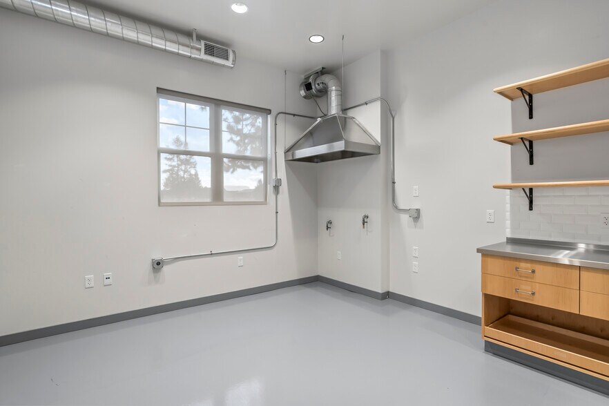 More Photos Of 275-295 W Lundgren Mill Dr, Sisters Food Processing For Sale