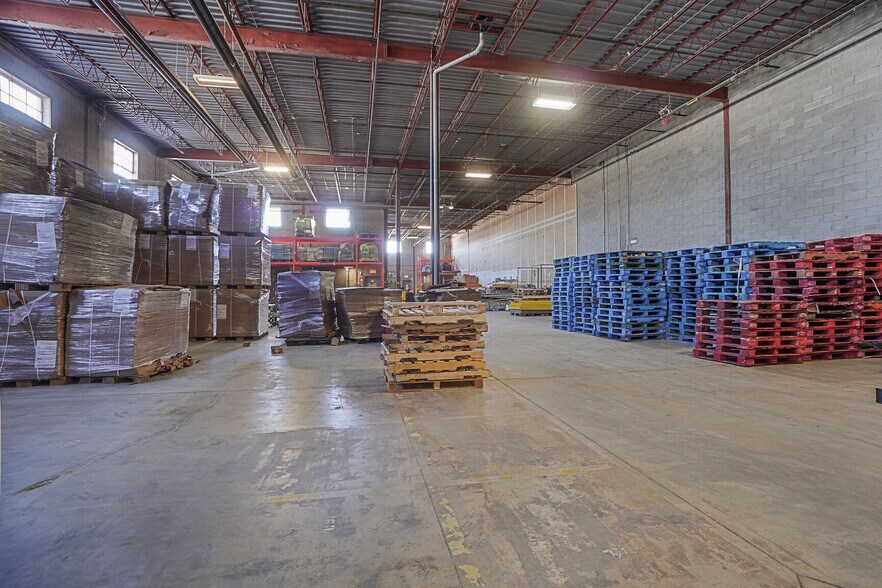 More Photos Of 4580-4610 Hickmore, Montréal Industrial For Lease