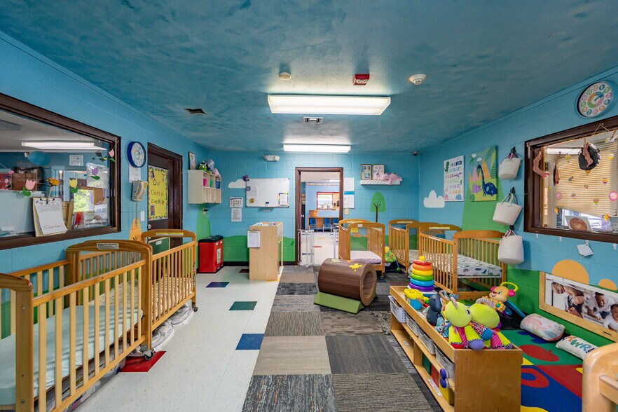 More Photos Of 522 NW Turner Rd, Lake City Daycare Center For Sale