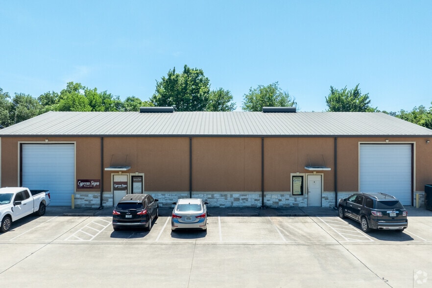 More Photos Of 13626 Kluge Rd, Cypress Industrial For Lease