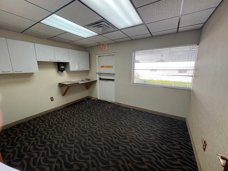 More Photos Of 2095 N Andrews Ave, Pompano Beach Light Manufacturing For Lease