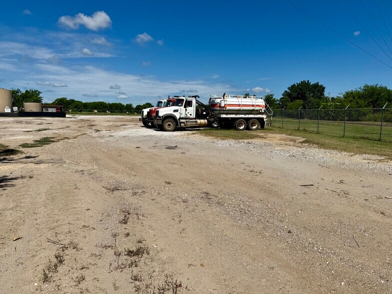 More Photos Of 836 Farm 71 rd, Talco Industrial For Sale