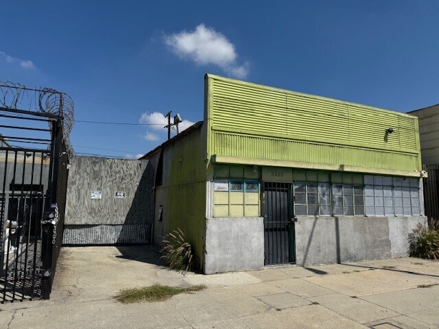 More Photos Of 3365 Union Pacific Ave, Los Angeles Manufacturing For Sale