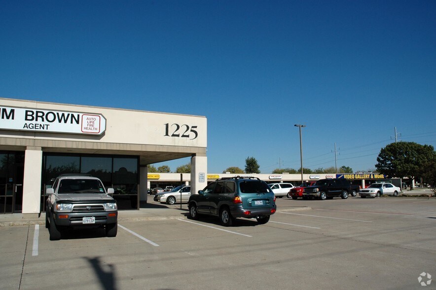 More Photos Of 1225 Belt Line Rd, Garland Unknown For Lease