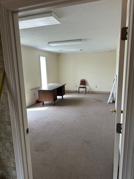 More Photos Of 1206 Shannon Blvd, Louisville Industrial For Sale