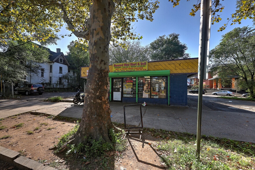 Primary Photo Of 660 Howard Ave, New Haven Convenience Store For Sale