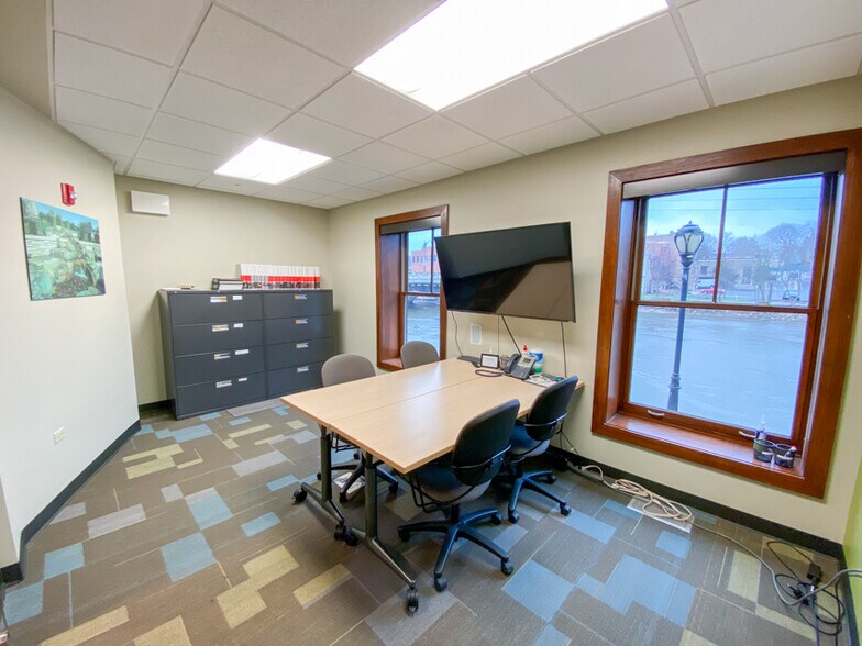 More Photos Of 10 S Shumway Ave, Batavia Office For Lease