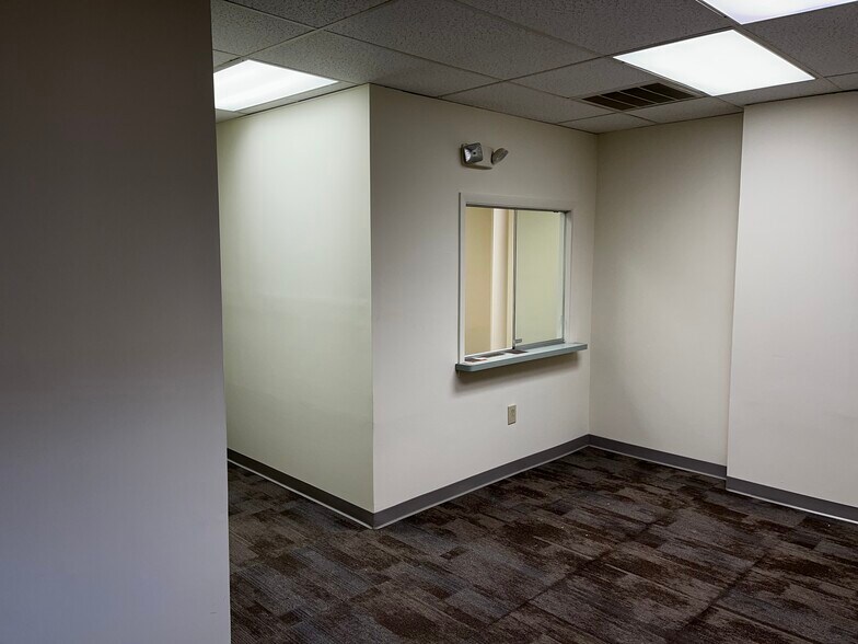 More Photos Of 6714 Patterson Ave, Richmond Office For Lease