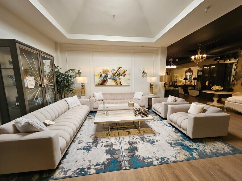More Photos Of 275 S La Cienega Blvd, Beverly Hills Storefront For Lease