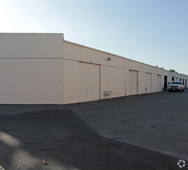More Photos Of 117-223 Viking Ave, Brea Warehouse For Lease