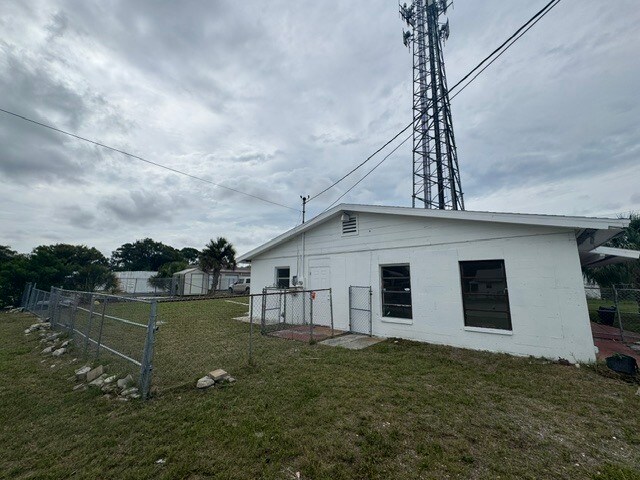More Photos Of 5018 Grand Blvd, New Port Richey Office For Lease