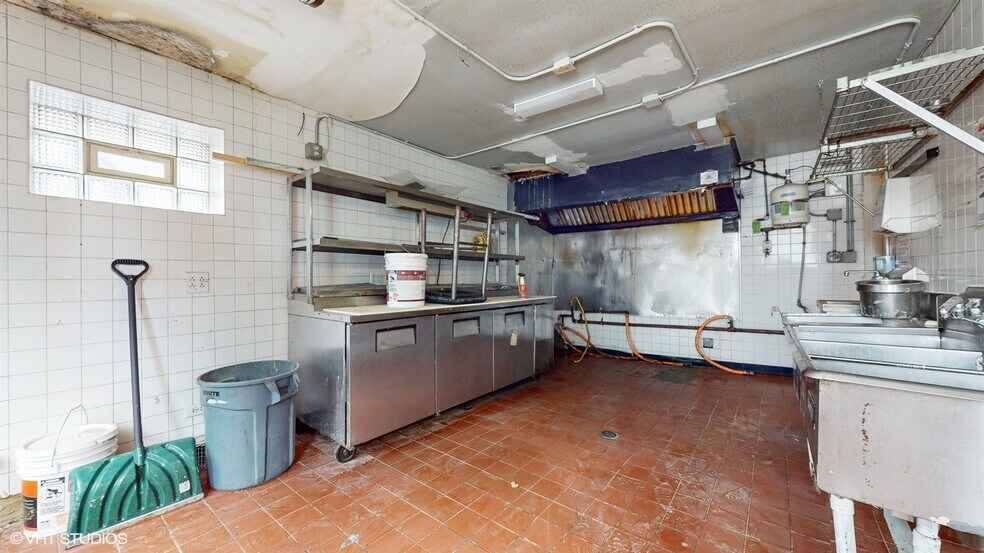 More Photos Of 2500 N Ashland Ave, Chicago Restaurant For Lease