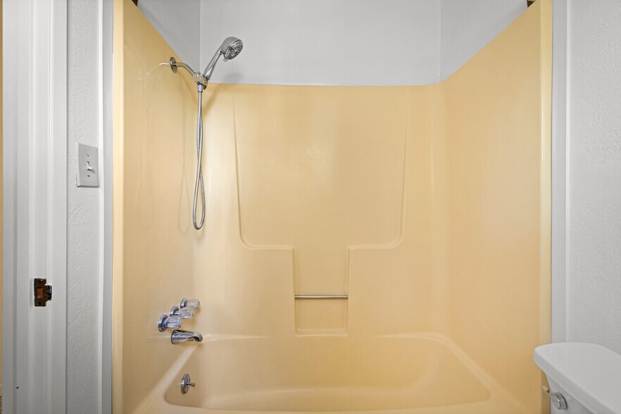 More Photos Of 611 Hendley St, Santa Rosa Apartments For Sale