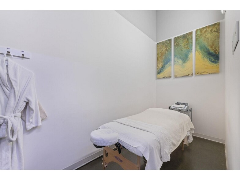 More Photos Of 1828 McCallum Rd, Abbotsford General Retail For Sale