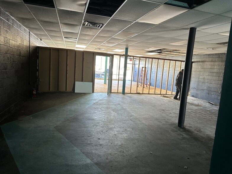 More Photos Of 950-954 Ecorse Rd, Ypsilanti Freestanding For Lease