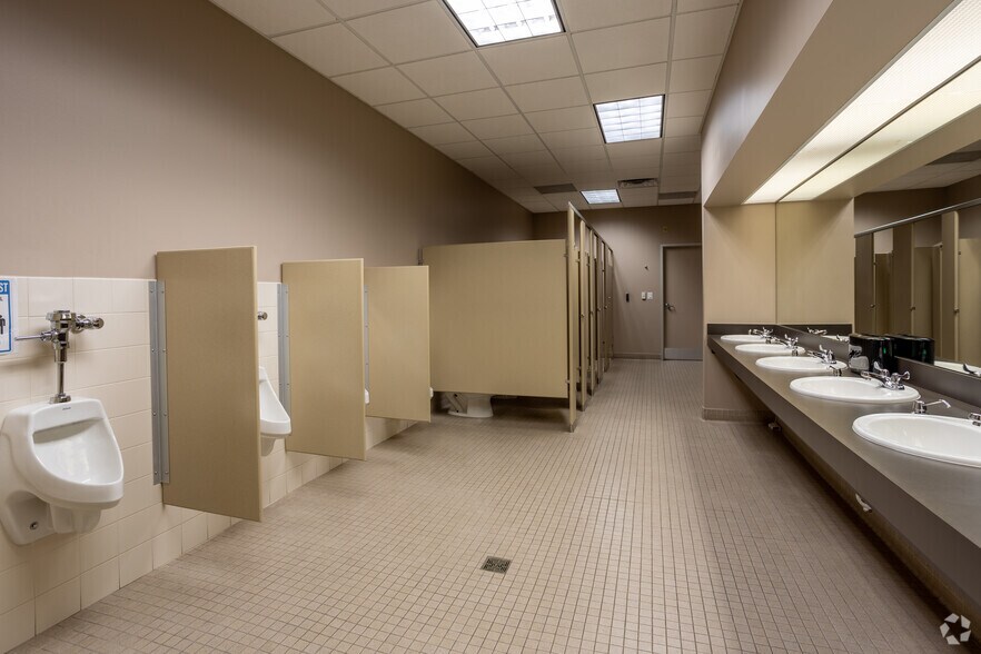 More Photos Of 2100 S Interstate 35 S, Austin Office For Lease