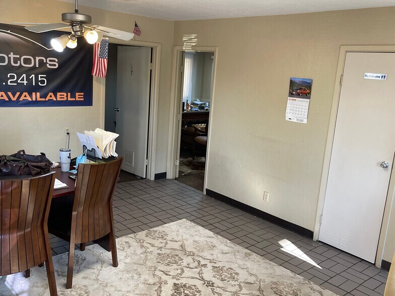 More Photos Of 6825 N Shepherd Dr, Houston Auto Repair For Lease