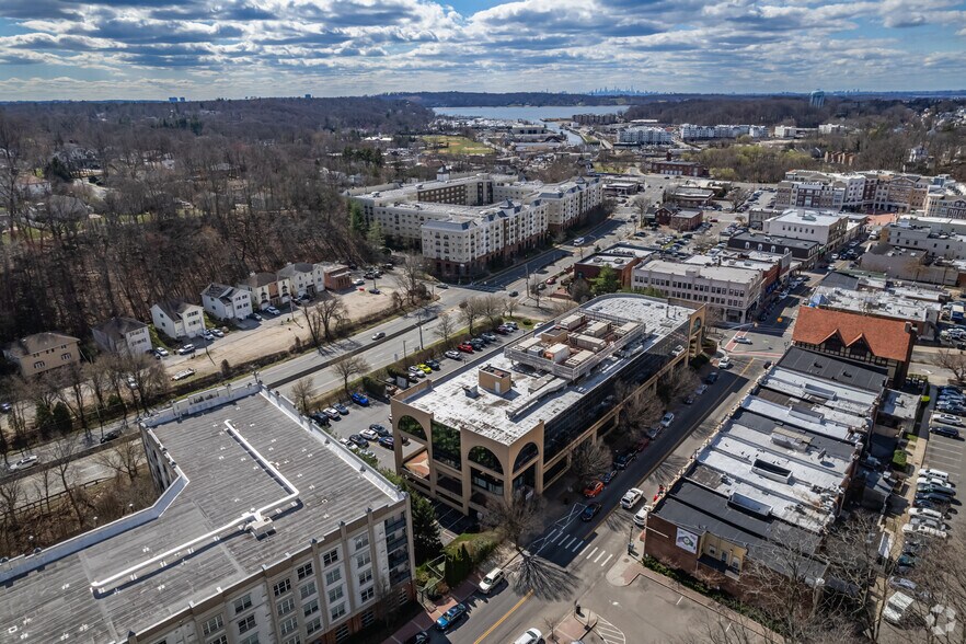 More Photos Of 70 Glen St, Glen Cove Medical For Lease