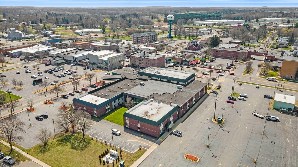 More Photos Of 604 N McEwan St, Clare Hotel For Sale