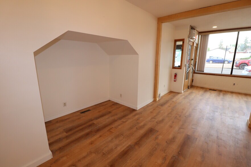 More Photos Of 309 Main St E, Ashland Storefront Retail Office For Lease