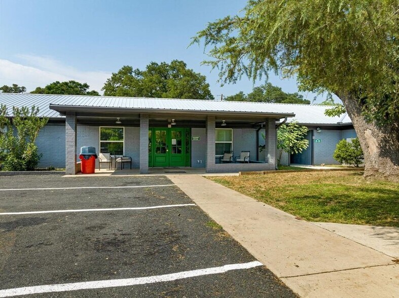More Photos Of 618 Live Oak St, Blanco Apartments For Sale