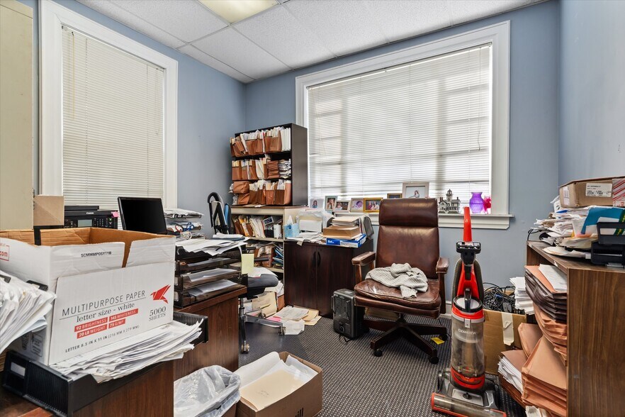 More Photos Of 1911 Government St, Mobile Office For Sale
