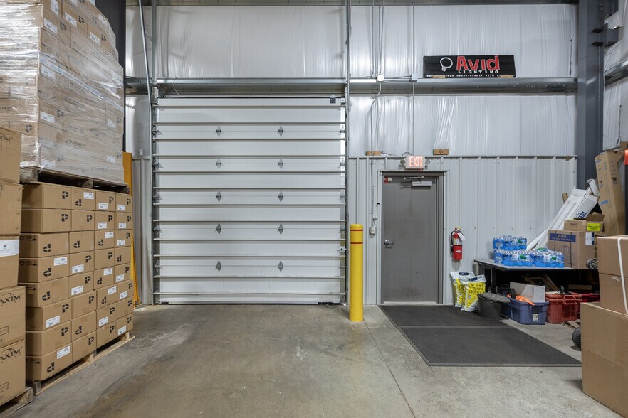 More Photos Of 3737-3757 Parkway Ln, Hilliard Showroom For Lease