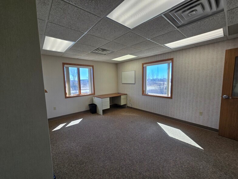 More Photos Of 3933 Monitor Rd, Bay City Office For Sale