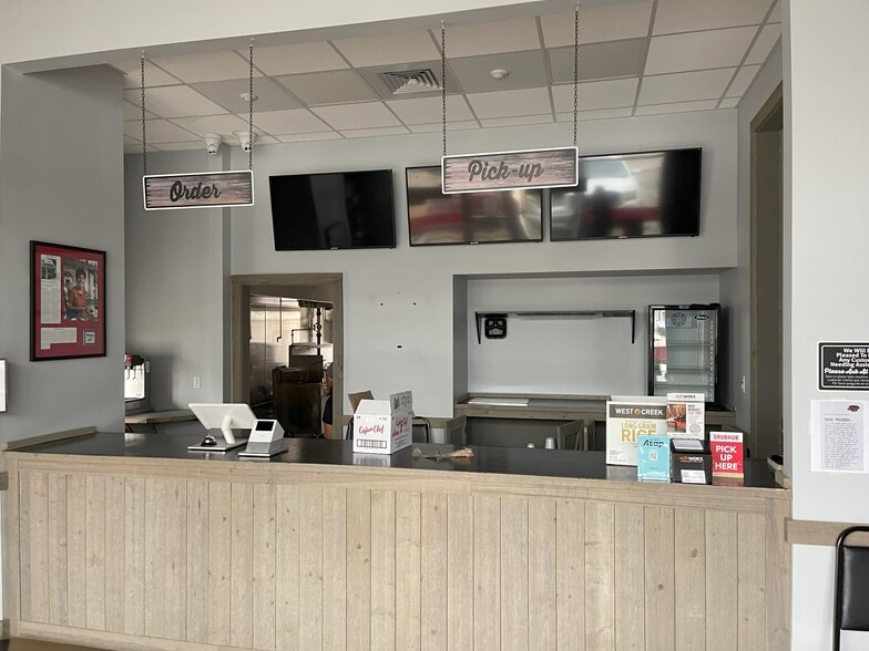 More Photos Of 7673 Perkins Rd, Baton Rouge Storefront For Lease