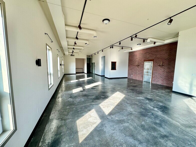 More Photos Of 216 Evergreen Ln, Glen Carbon Medical For Lease