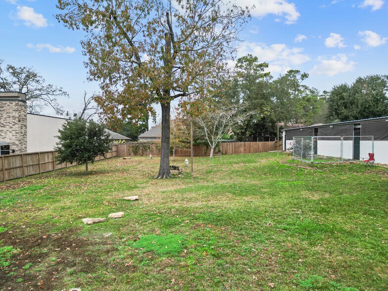 More Photos Of 119 Old River Rd, Montgomery Veterinarian Kennel For Sale