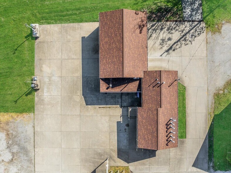 More Photos Of 212 Pine St, Jefferson Carwash For Sale