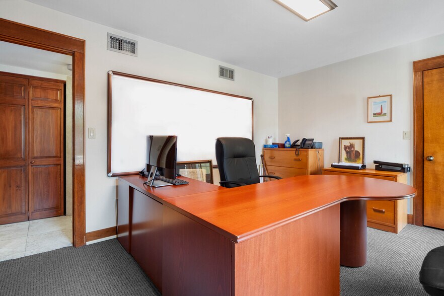 More Photos Of 123 Live Oak Ave, Daytona Beach Office Residential For Sale